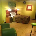 Hollywood Suites