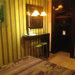 Hollywood Suites