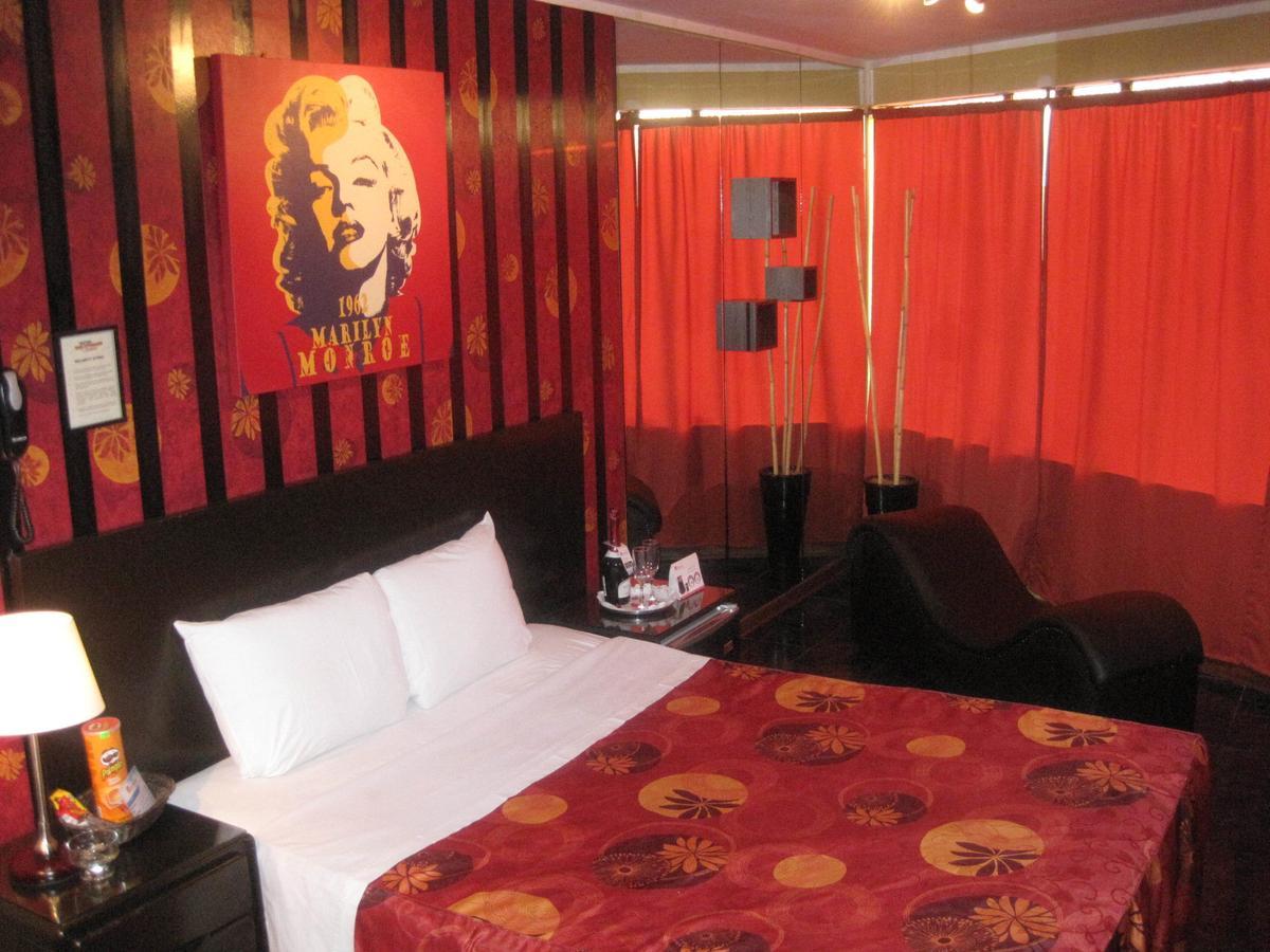 Hollywood Suites Hotel