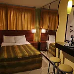 Hollywood Suites