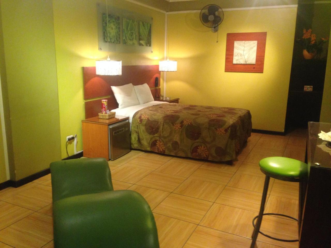 Hollywood Suites Hotel 2*